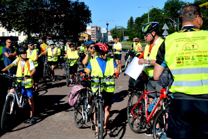 Rowerami z Elbląga na Jasną Górę wyruszyło ponad 100 pielgrzymów (+ zdjęcia)