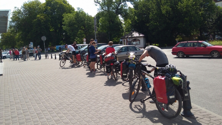 Rowerzyści z elbląskiej szkoły pijarów przejechali 16 Południk (+ zdjęcia)