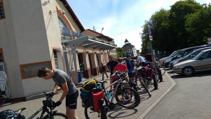 Rowerzyści z elbląskiej szkoły pijarów przejechali 16 Południk (+ zdjęcia)