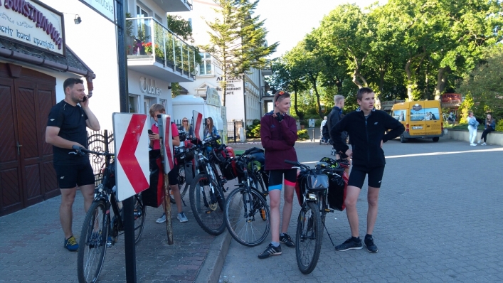 Rowerzyści z elbląskiej szkoły pijarów przejechali 16 Południk (+ zdjęcia)