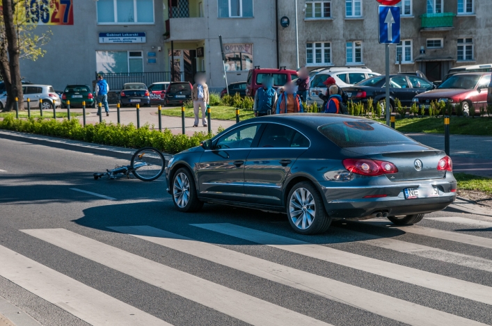 Rowerzysta chciał przejechać na czerwonym. Doszło do potrącenia