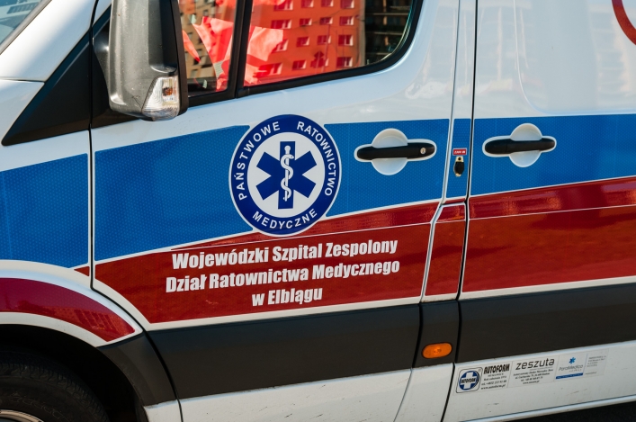 Rowerzysta chciał przejechać na czerwonym. Doszło do potrącenia
