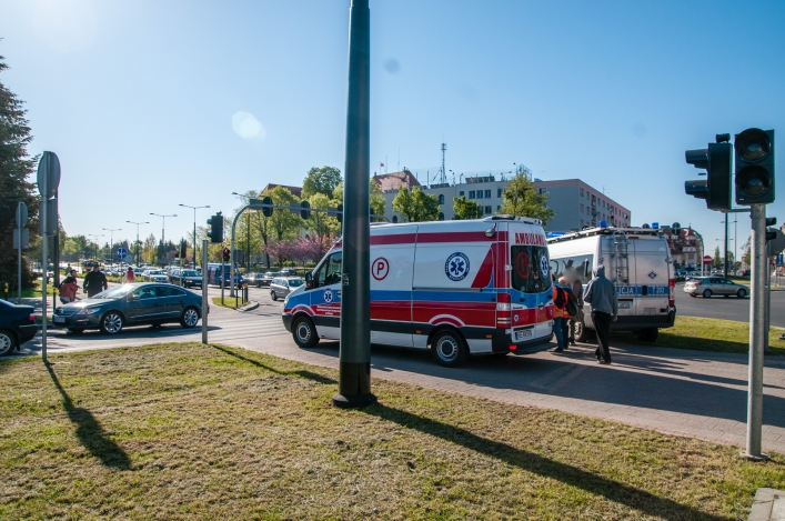 Rowerzysta chciał przejechać na czerwonym. Doszło do potrącenia