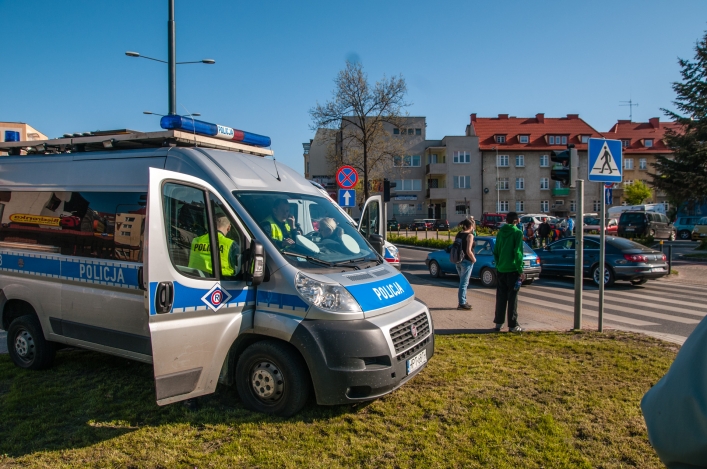 Rowerzysta chciał przejechać na czerwonym. Doszło do potrącenia