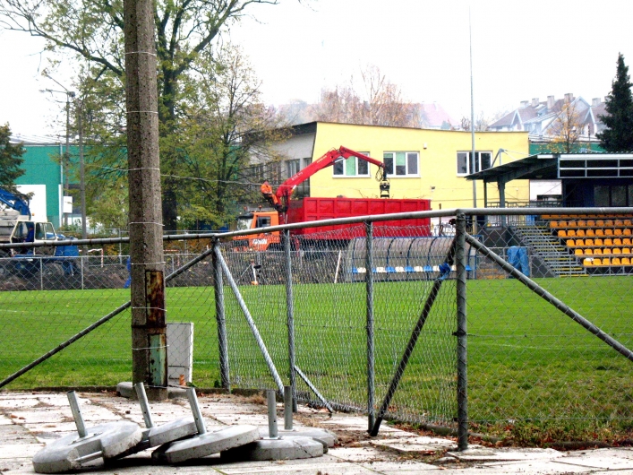 Ruszyła budowa trybuny. Zobacz zdjęcia