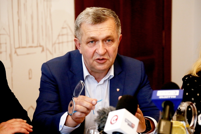 Rządowe zmiany w prawie uderzają w samorządy. Elbląg będzie to kosztować ok. 40 mln zł w 2020 r.