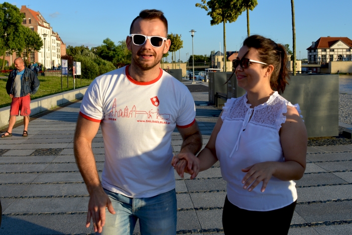 Salsa na bulwarze w rytm zachodzącego słońca