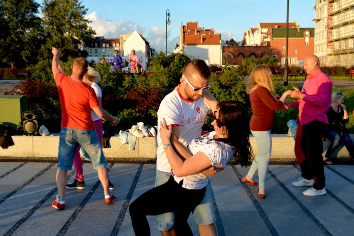 Salsa na bulwarze w rytm zachodzącego słońca