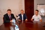 Sebastian Makowski i jego trener Leszek Wilk spotkali się z prezydentem Elbląga Witoldem Wróblewskim