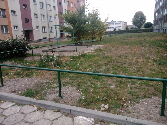 Skok przez płot, czyli ciekawostka z ulicy Mickiewicza