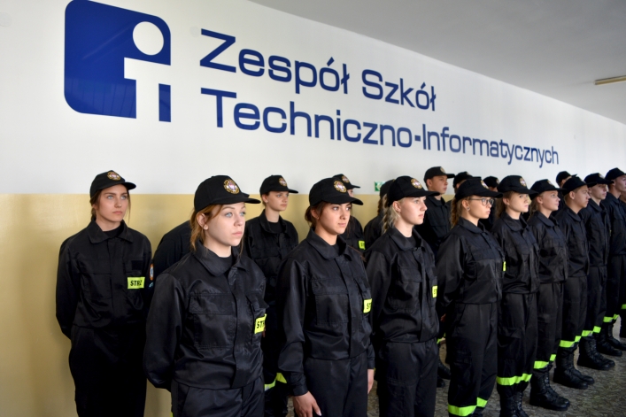 Ślubowanie drużyny pożarniczej w ZST-I (+ zdjęcia)