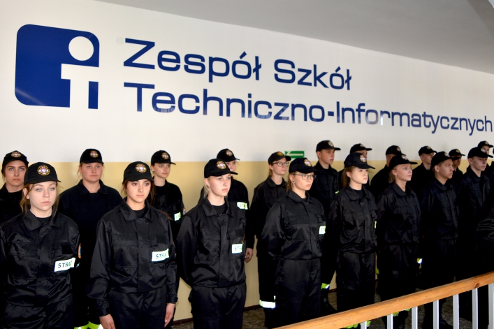 Ślubowanie drużyny pożarniczej w ZST-I (+ zdjęcia)