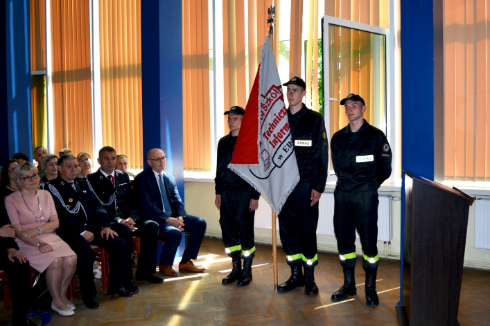Ślubowanie drużyny pożarniczej w ZST-I (+ zdjęcia)