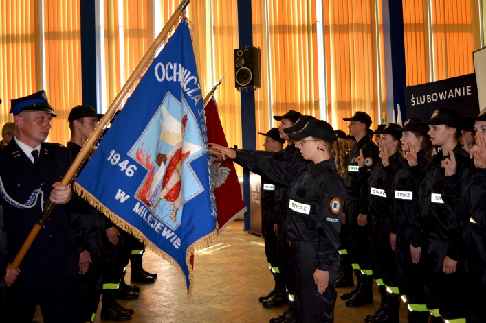 Ślubowanie drużyny pożarniczej w ZST-I (+ zdjęcia)