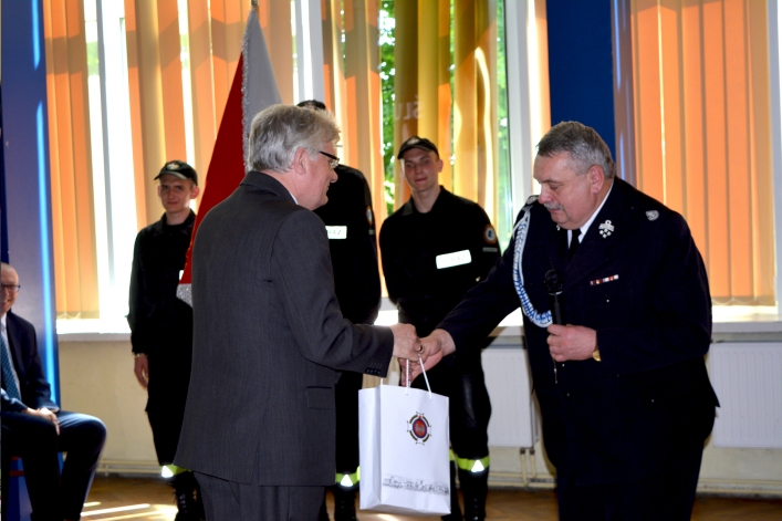 Ślubowanie drużyny pożarniczej w ZST-I (+ zdjęcia)