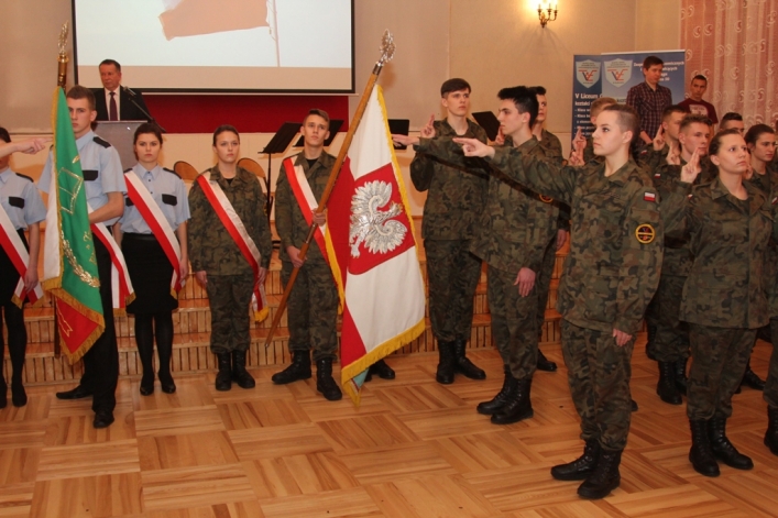 Ślubowanie klas mundurowych w elbląskim ekonomiku