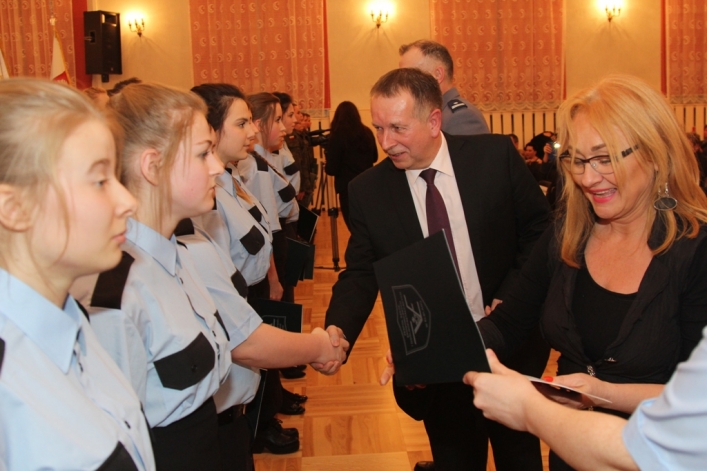 Ślubowanie klas mundurowych w elbląskim ekonomiku