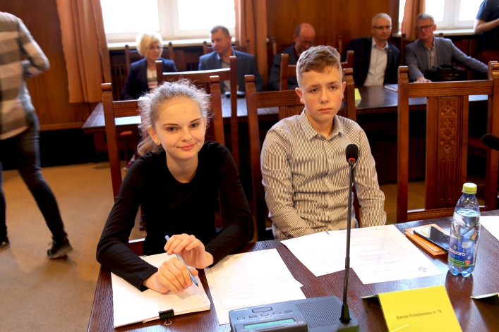 Ślubowanie złożyło 41 nowych radnych (+ zdjęcia)