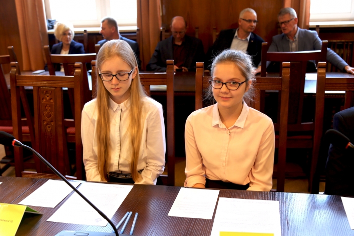 Ślubowanie złożyło 41 nowych radnych (+ zdjęcia)