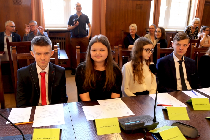 Ślubowanie złożyło 41 nowych radnych (+ zdjęcia)