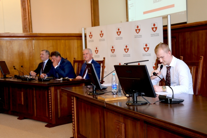 Ślubowanie złożyło 41 nowych radnych (+ zdjęcia)