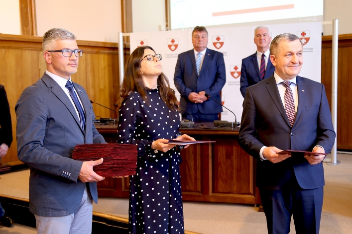 Ślubowanie złożyło 41 nowych radnych (+ zdjęcia)