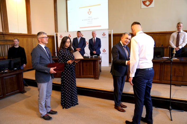 Ślubowanie złożyło 41 nowych radnych (+ zdjęcia)