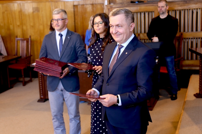 Ślubowanie złożyło 41 nowych radnych (+ zdjęcia)