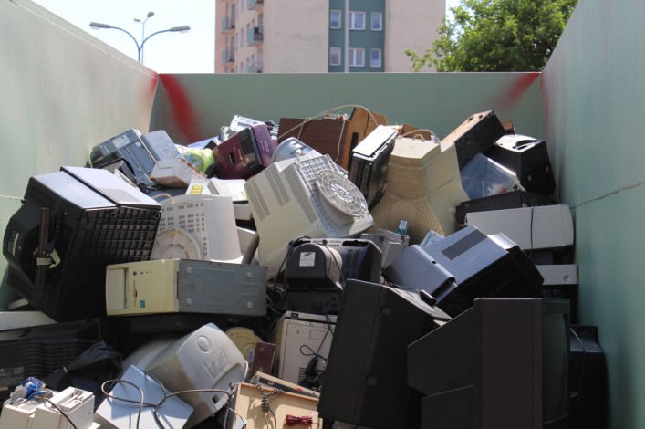 Śmieci za drzewka. VI Elbląskie Dni Recyklingu na Pl. Jagiellończyka