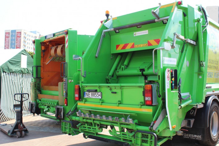 Śmieci za drzewka. VI Elbląskie Dni Recyklingu na Pl. Jagiellończyka