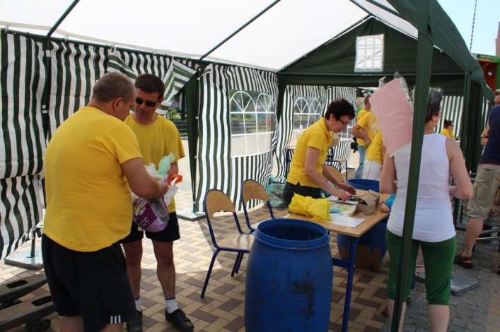 Śmieci za drzewka. VI Elbląskie Dni Recyklingu na Pl. Jagiellończyka