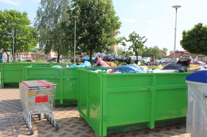 Śmieci za drzewka. VI Elbląskie Dni Recyklingu na Pl. Jagiellończyka