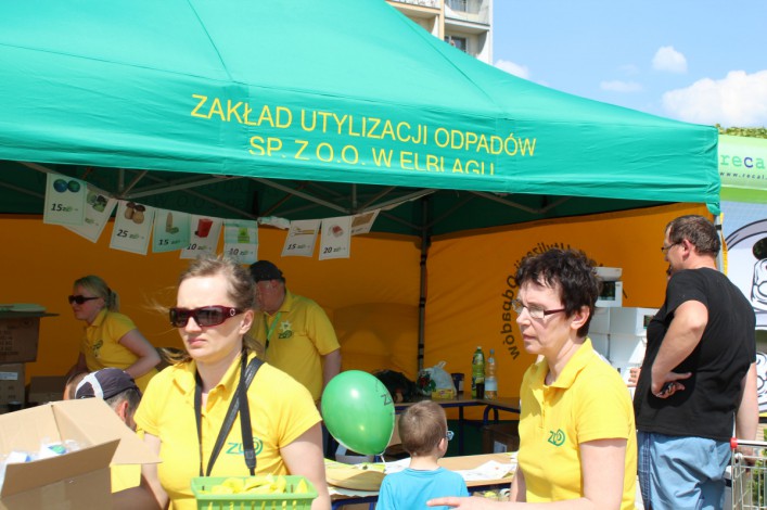 Śmieci za drzewka. VI Elbląskie Dni Recyklingu na Pl. Jagiellończyka