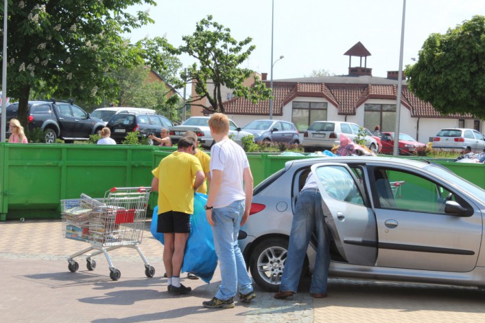 Śmieci za drzewka. VI Elbląskie Dni Recyklingu na Pl. Jagiellończyka