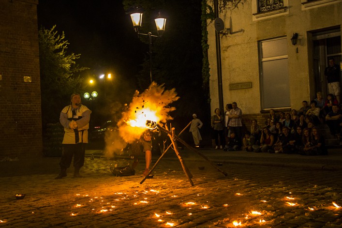 Sobotnia noc w muzeum, czyli pokazy ognia, wykłady, filmy oraz wystawy! (FOTO)