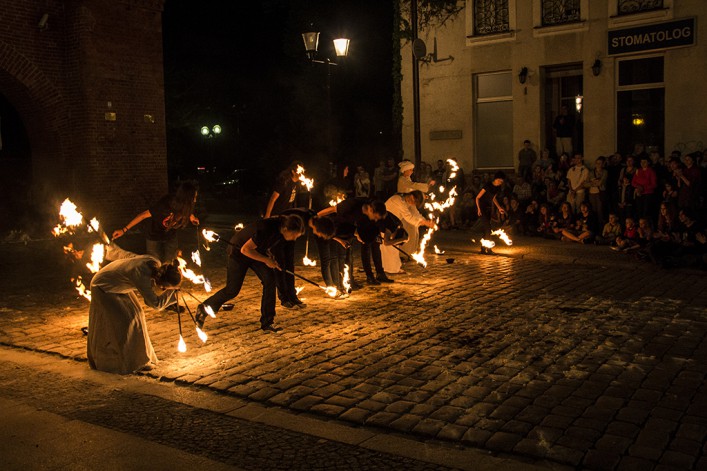 Sobotnia noc w muzeum, czyli pokazy ognia, wykłady, filmy oraz wystawy! (FOTO)