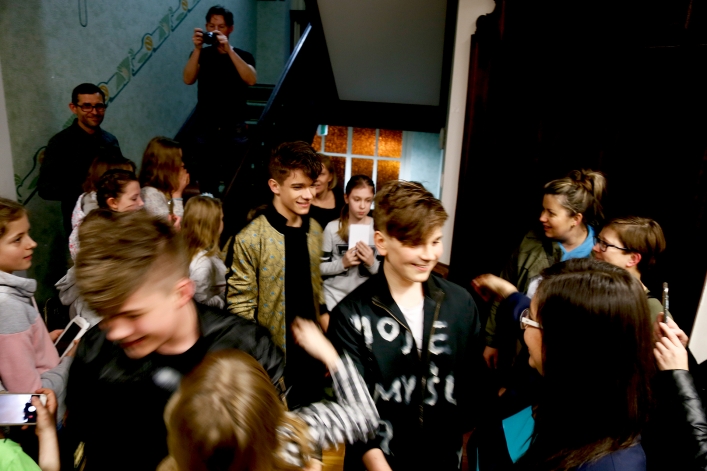 Spotkanie fanów z zespołem 4Dreamers i uczestnikami programu "The Voice Kids" w MDK w Elblągu