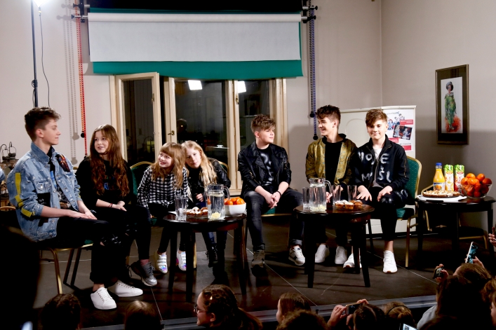 Spotkanie fanów z zespołem 4Dreamers i uczestnikami programu "The Voice Kids" w MDK w Elblągu