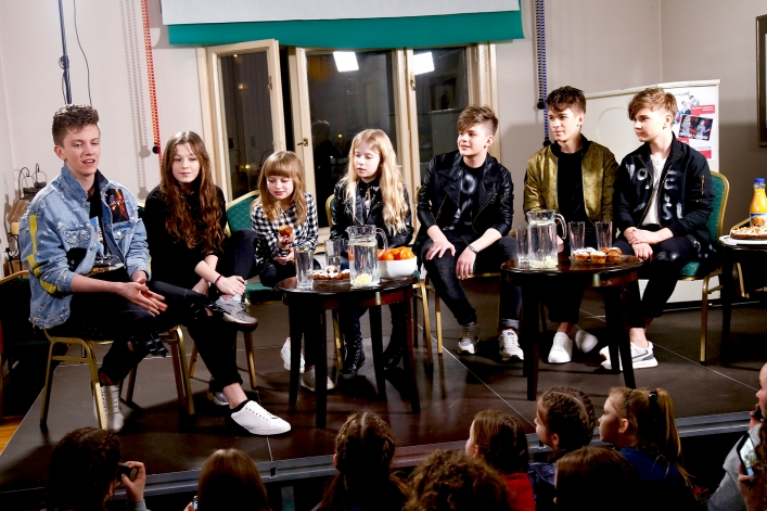 Spotkanie fanów z zespołem 4Dreamers i uczestnikami programu "The Voice Kids" w MDK w Elblągu