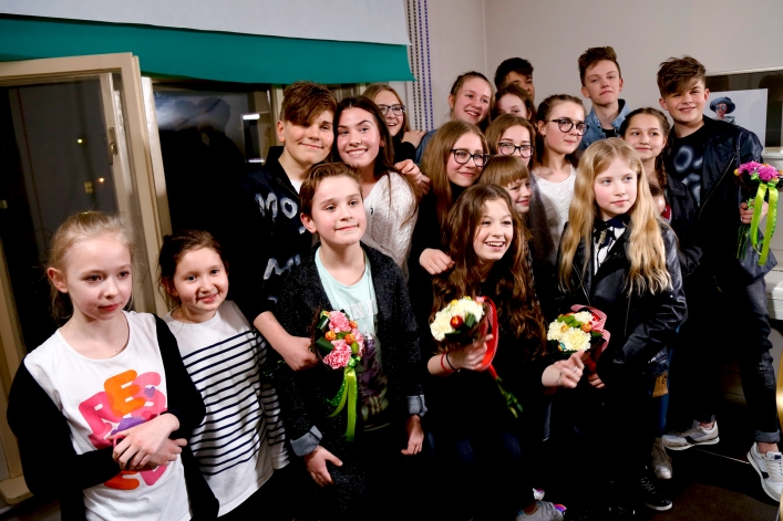 Spotkanie fanów z zespołem 4Dreamers i uczestnikami programu "The Voice Kids" w MDK w Elblągu