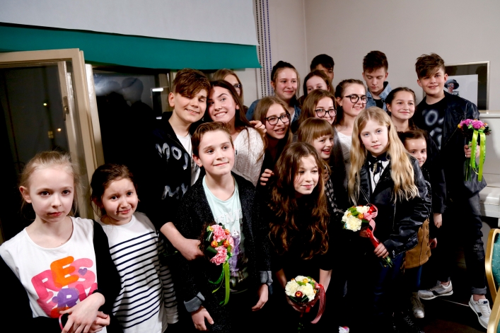 Spotkanie fanów z zespołem 4Dreamers i uczestnikami programu "The Voice Kids" w MDK w Elblągu
