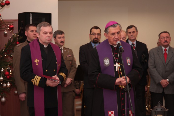 Spotkanie opłatkowe u mundurowych. Była choinka, życzenia i śpiewanie kolęd
