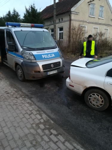Spowodował kolizję i był pijany. Uderzył w... radiowóz!