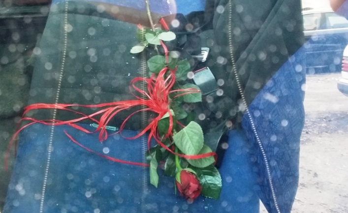 Spóźniony Romeo spieszył się do swojej Julii. Potrącił policjanta