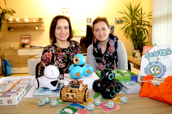 dyrektor SP nr 19 w Elblągu Ewelina Bagdziun oraz wicedyrektor tej placówki Paulina Niziurska-Fudyma