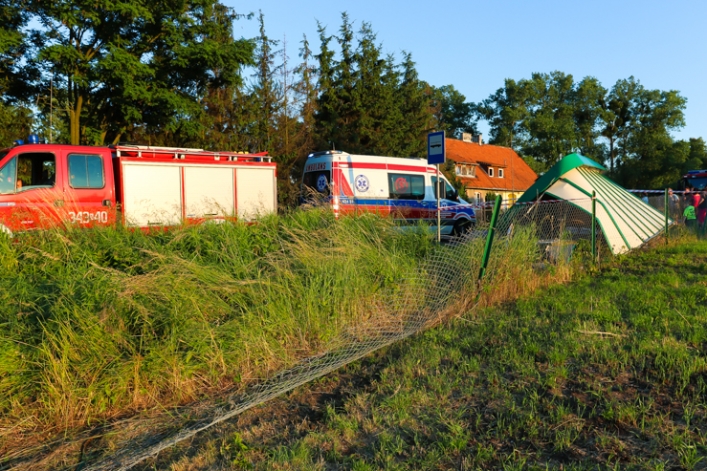 Staranował wiatę przystankową, zatrzymał się w rowie