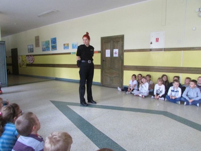 Straż Miejska uczy dzieci poprzez zabawę