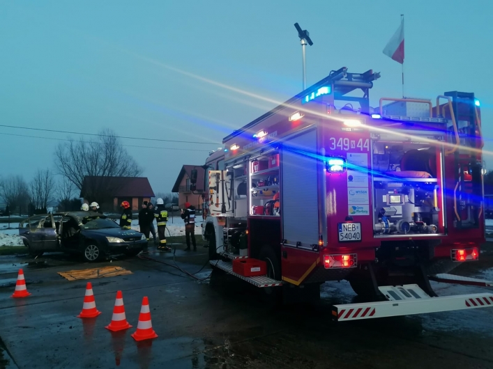 Strażacy  z Krzewska mają lancę kominowa. Na pokaz zjechali koledzy  