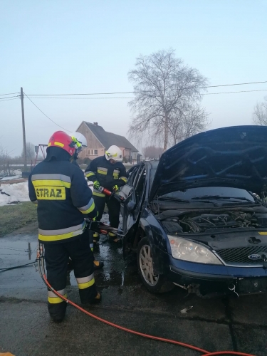 Strażacy  z Krzewska mają lancę kominowa. Na pokaz zjechali koledzy  