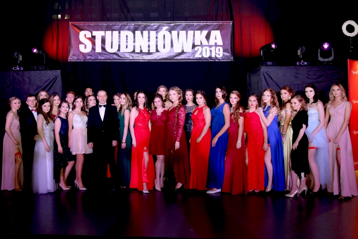 Studniówka I LO w Elblągu A.D. 2019 + zdjęcia (pierwsza część fotorelacji)